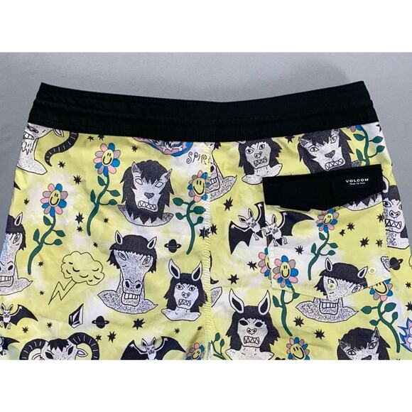 Volcom Stoneys Lightweight Quick Dry Board Shorts. Yellow, Spirit Animals. 33. - Picture 5 of 5